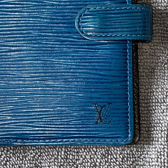 *AUTHENTIC* Louis Vuitton Blue Epi Agenda - Picture 5 of 8